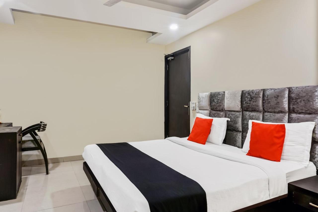 Capital O Hotel Jeyan Inn Near Gurudwara Shri Bangla Sahib Delhi  Exterior foto