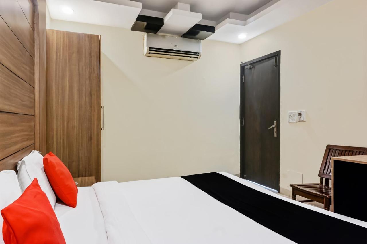 Capital O Hotel Jeyan Inn Near Gurudwara Shri Bangla Sahib Delhi  Exterior foto