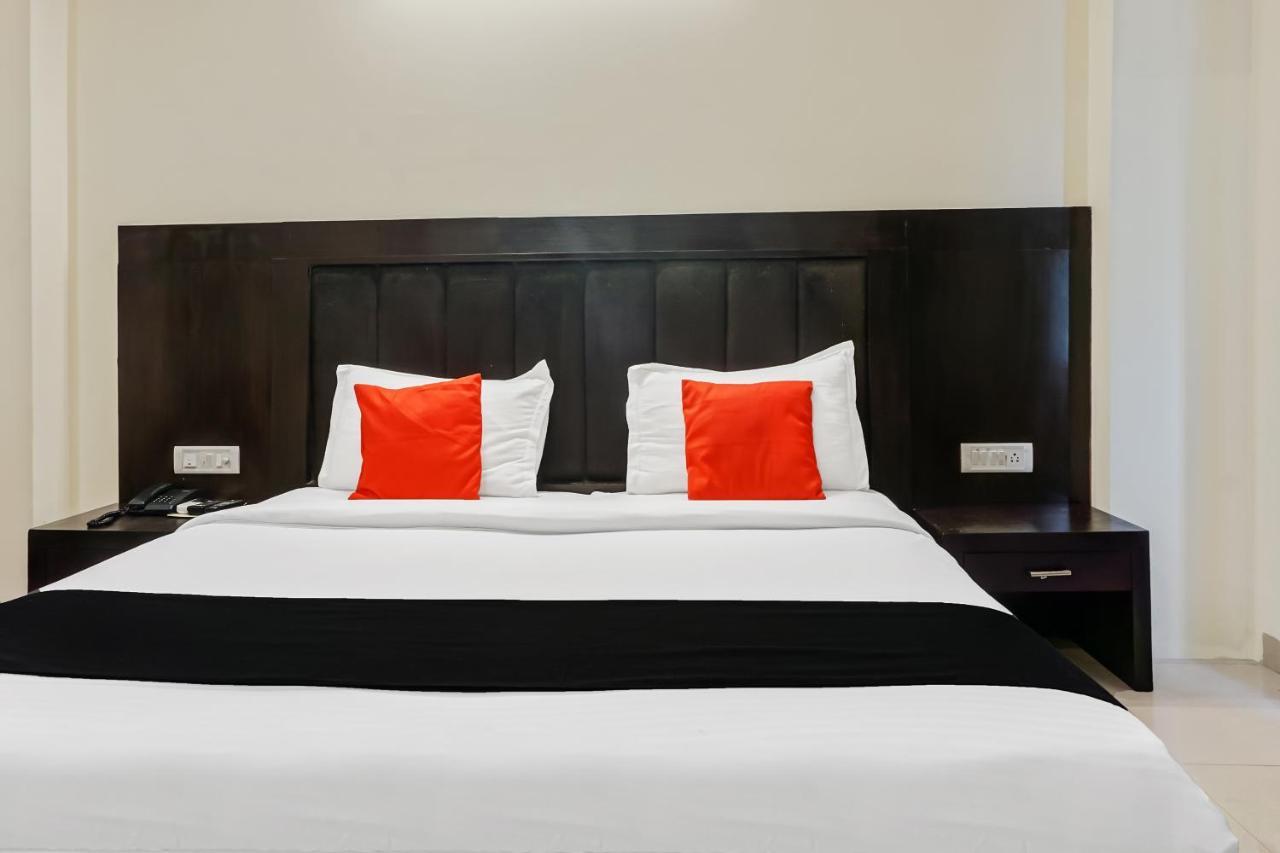 Capital O Hotel Jeyan Inn Near Gurudwara Shri Bangla Sahib Delhi  Exterior foto