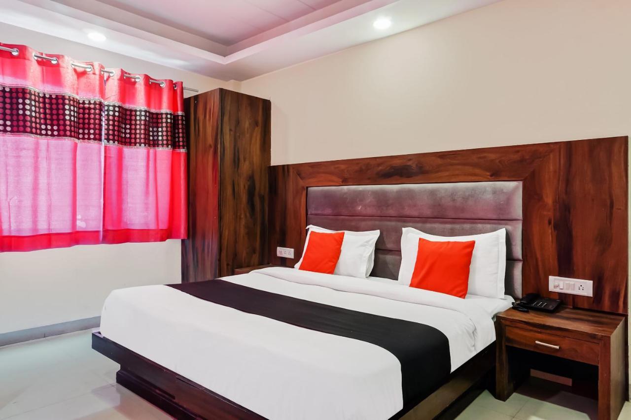 Capital O Hotel Jeyan Inn Near Gurudwara Shri Bangla Sahib Delhi  Exterior foto