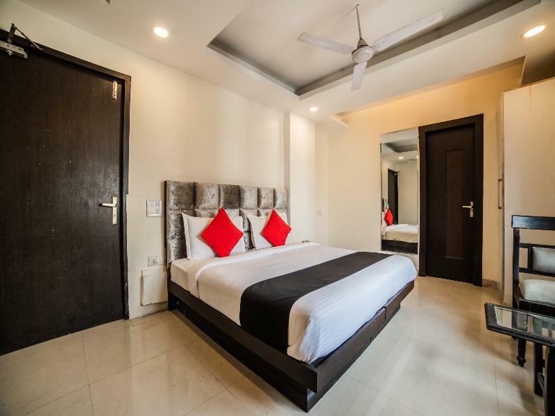 Capital O Hotel Jeyan Inn Near Gurudwara Shri Bangla Sahib Delhi  Exterior foto